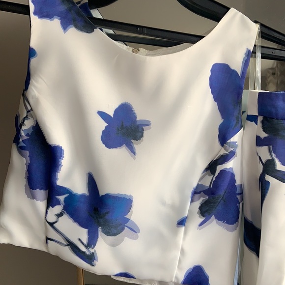 Crop top and high floral skirt - Picture 3 of 4